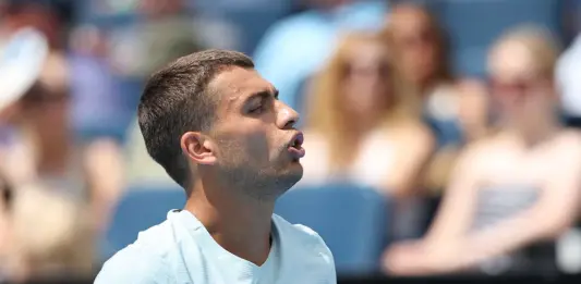 Cobolli rimonta Comesana nell’esordio agli Us Open, Bellucci travolge Piros