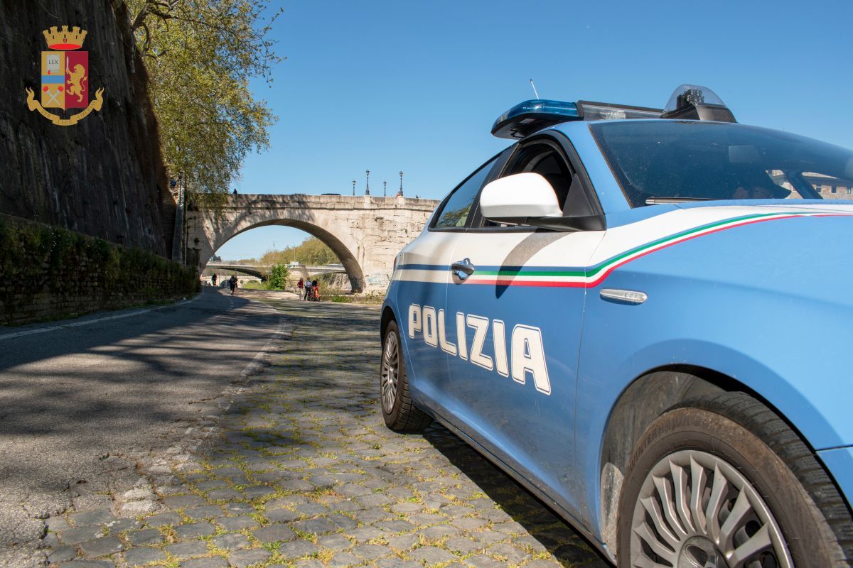 Accoltella ex moglie a Roma e fugge, fermato dopo 7 ore di ricerche Accoltella ex moglie a Roma e fugge, fermato dopo 7 ore di ricerche