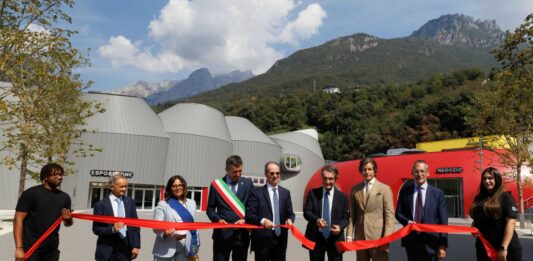 Moto Guzzi rinasce a Mandello, presentato il nuovo stabilimento e museo