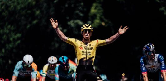 Tripletta di Brennan alla Vuelta, Mas sempre in maglia rossa