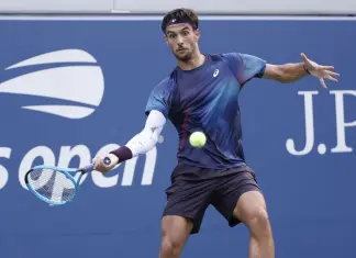 Tennis, frattura dell’anulare della mano destra per Musetti: salta il torneo di Tokyo