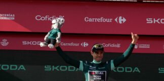 Van Aert vince la 13^ tappa della Vuelta, Mas resta leader