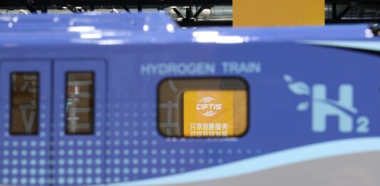 In Cina cresce il commercio di servizi, l’export trainato da viaggi e trasporti