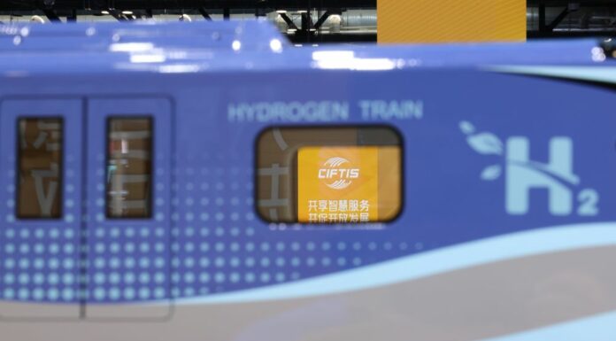 In Cina cresce il commercio di servizi, l’export trainato da viaggi e trasporti
