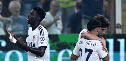 Poker del Como fuori casa, piegato 4-1 il Genoa