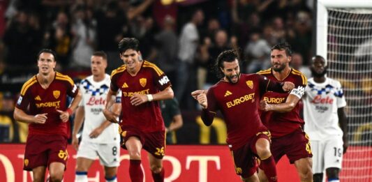 Roma rimonta l’Atalanta nel finale: 2-1 e vetta con l’Inter