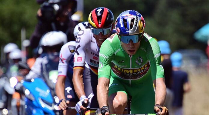 Van Aert batte Romele in volata, Mas resta leader della Vuelta