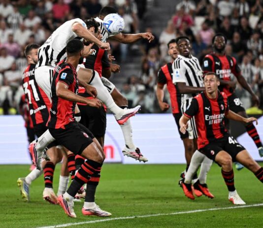 Una perla di Cisse e un’incornata di Gatti nel recupero, Juve-Milan 1-1