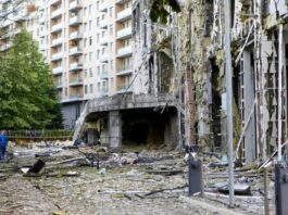 Riprendono gli attacchi russi su Kiev, almeno due morti e sette feriti