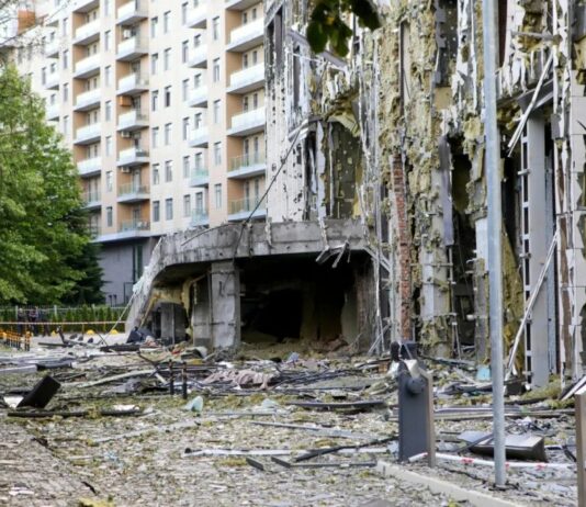 Riprendono gli attacchi russi su Kiev, almeno due morti e sette feriti