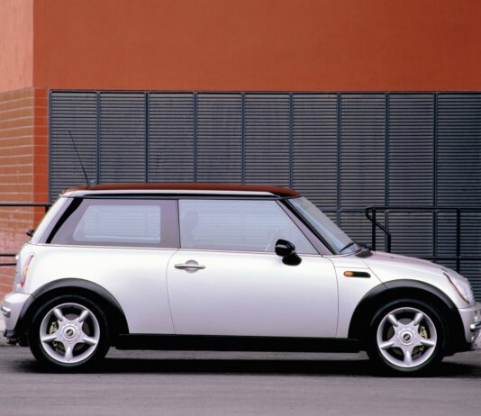 Mini celebra 25 anni in Italia, oltre 480mila vetture vendute dal debutto