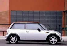 Mini celebra 25 anni in Italia, oltre 480mila vetture vendute dal debutto