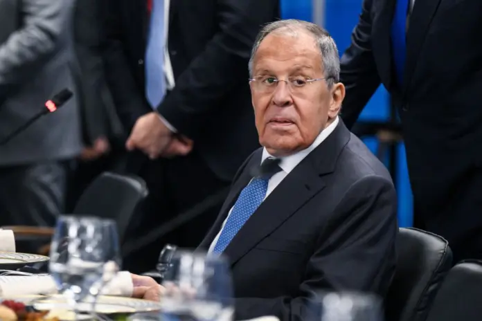 Vladivostok, il presidente Vladimir Putin accoglie Prabowo Subianto al Forum Economico Orientale