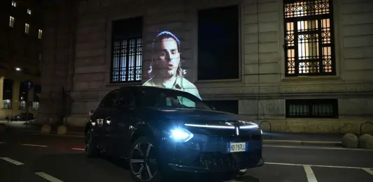 Lancia Ypsilon protagonista del videoclip “Dedica” di Ernia