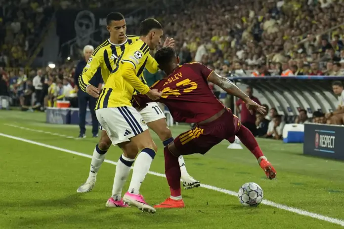 UEFA Champions League - Fenerbahce V AS Roma
