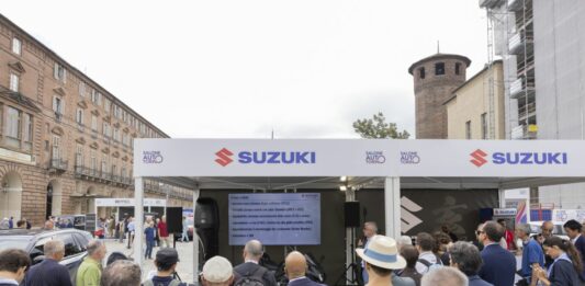 Suzuki, al Salone Auto Torino nuova Across e versione speciale della Gsx-r 1000