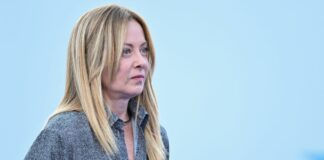 Meloni “Il governo tiene la barra dritta e non scappa”