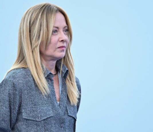 Meloni “Il governo tiene la barra dritta e non scappa”