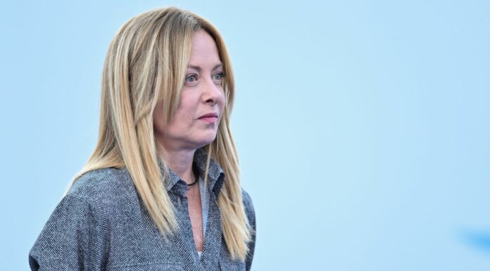 Meloni “Il governo tiene la barra dritta e non scappa”