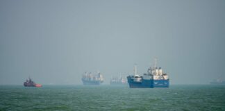 Nave iraniana colpita nello Stretto di Hormuz, un morto e tre feriti