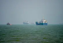 Nave iraniana colpita nello Stretto di Hormuz, un morto e tre feriti