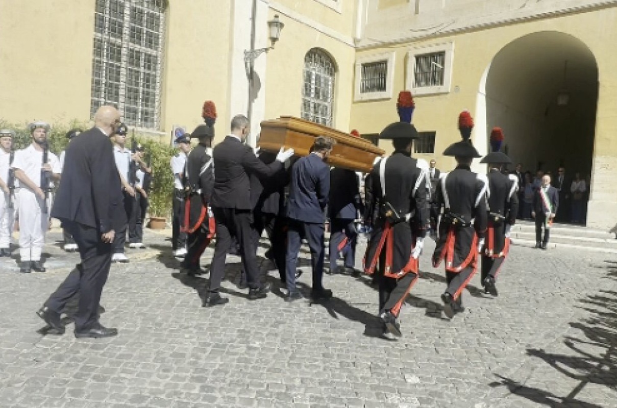 Camera ardente Bonino, il feretro della leader radicale arriva in Campidoglio