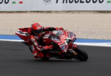 Marc Marquez trionfa al Gp di San Marino, Bezzecchi subito out