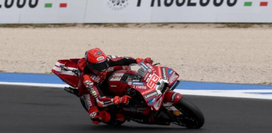 Marc Marquez trionfa al Gp di San Marino, Bezzecchi subito out
