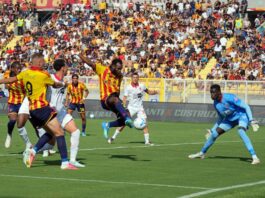 Gol ed emozioni al Via del Mare, il Lecce la spunta sul Monza per 3-2