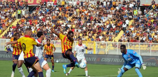 Gol ed emozioni al Via del Mare, il Lecce la spunta sul Monza per 3-2