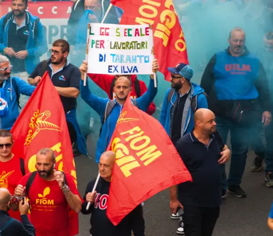 Ex Ilva, sciopero dell’indotto a Taranto. Blocchi stradali contro i licenziamenti