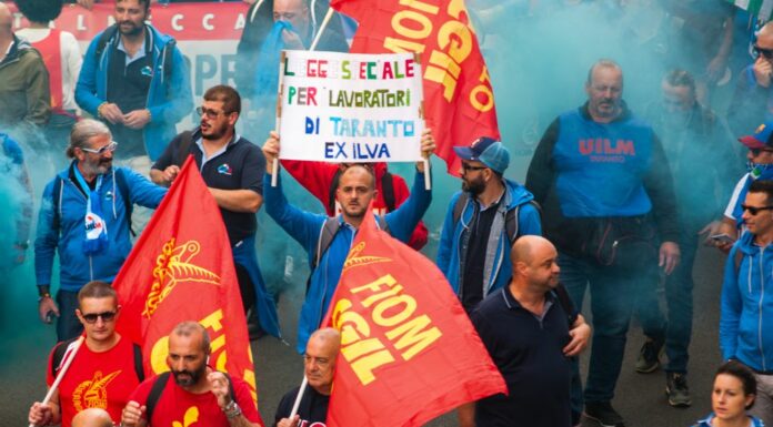 Ex Ilva, sciopero dell’indotto a Taranto. Blocchi stradali contro i licenziamenti