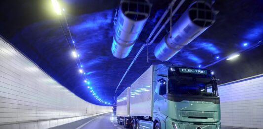 Volvo Trucks, nuovo camion elettrico da 80 tonnellate con maggiore autonomia