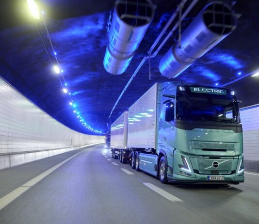 Volvo Trucks, nuovo camion elettrico da 80 tonnellate con maggiore autonomia