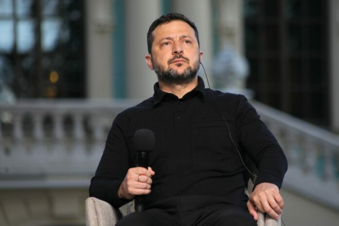 Kiev, il presidente Zelensky riceve i negoziatori statunitensi Steve Witkoff e Jared Kushner