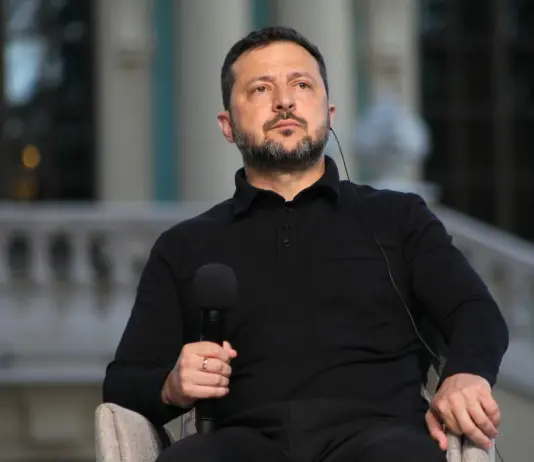 Nuovo avvertimento della Russia a diplomatici e cittadini stranieri: “Lasciate Kiev”. Zelensky: “Mosca metta fine all’assurda escalation”