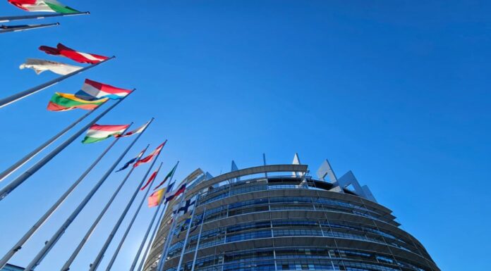 “Scudo europeo per la democrazia”, il Parlamento Ue approva le proposte