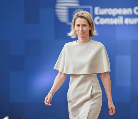Kallas “Cresce la minaccia di attacchi ibridi russi, risposta deve essere decisa”