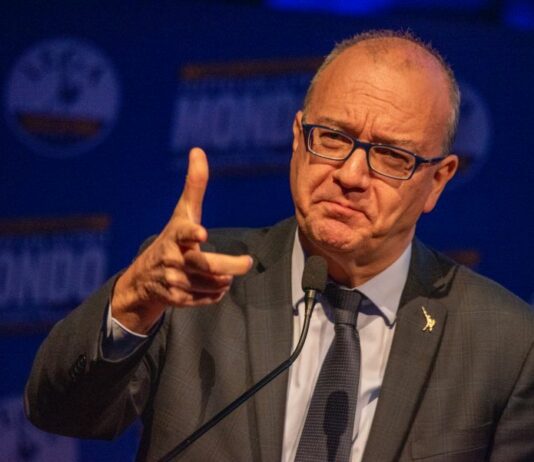 Scuola, Valditara “Favorire un’equilibrata distribuzione di alunni non italiani”