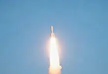La Cina lancia in orbita nove satelliti dalle acque al largo di Shanghai