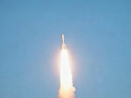 La Cina lancia in orbita nove satelliti dalle acque al largo di Shanghai