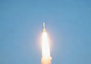 La Cina lancia in orbita nove satelliti dalle acque al largo di Shanghai