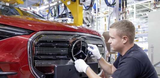 Mercedes-Benz GLA ibrida, al via la produzione nello stabilimento di Rastatt
