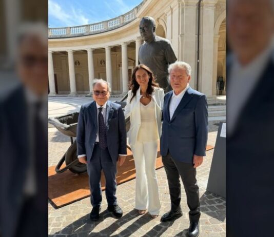 Inaugurata a L’Aquila l’opera site specific di Ai Weiwei donata alla città