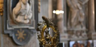 A Napoli si ripete il miracolo della liquefazione del sangue di San Gennaro