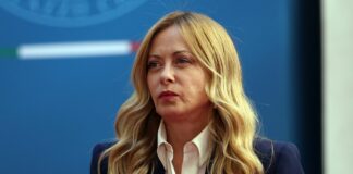 Meloni “Numero massimo di stranieri in classe e divieto di burqa, presto la norma”