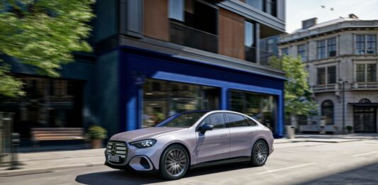 Nuova Mercedes-Benz Classe C elettrica, la gamma si amplia con la C 300 4MATIC