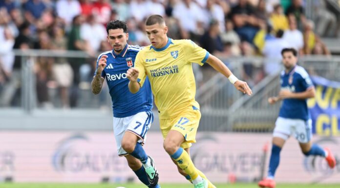 Primo ko per il Como, steso 2-0 dal Frosinone con Calò e Kvernadze