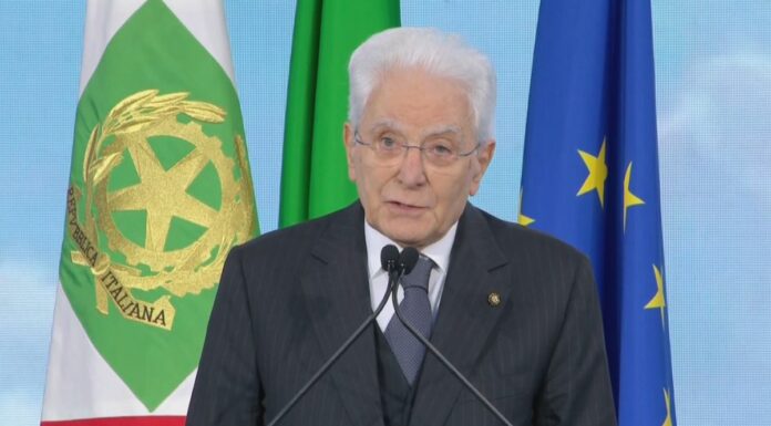 Mattarella “La scuola è aperta a tutti, deve unire e non lacerare”
