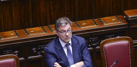 Deficit/Pil a -3,1%, Giorgetti “L’Italia non esce dalla procedura d’infrazione”